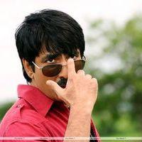 Ravi Teja - Ravi Teja in Nippu Movie Stills | Picture 131076